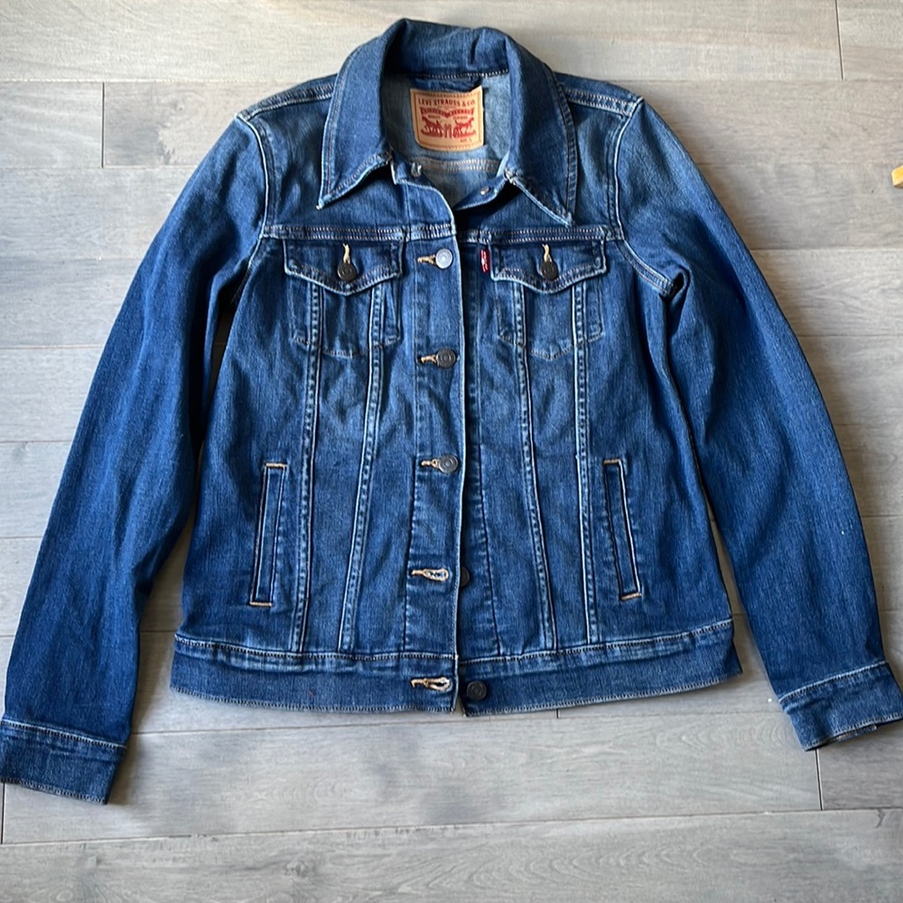 Womens denim Levi’s Jean jacket